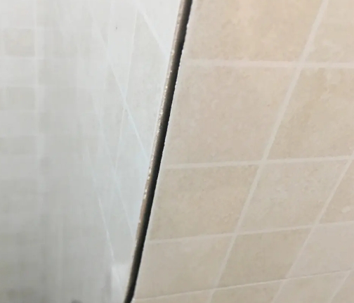 张家口瓷砖空鼓维修公司分享阳台瓷砖脱落的修复过程可以分为以下几个步骤