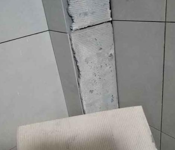 张家口瓷砖空鼓维修公司分享下厨房瓷砖脱落的补救措施。